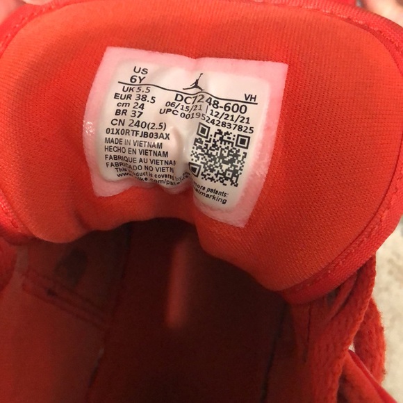 Nike Big Kids Jordan 1 Mid SE "Barcelona Red Patent" Chile Rd/Wht-Pollen - Picture 7 of 8